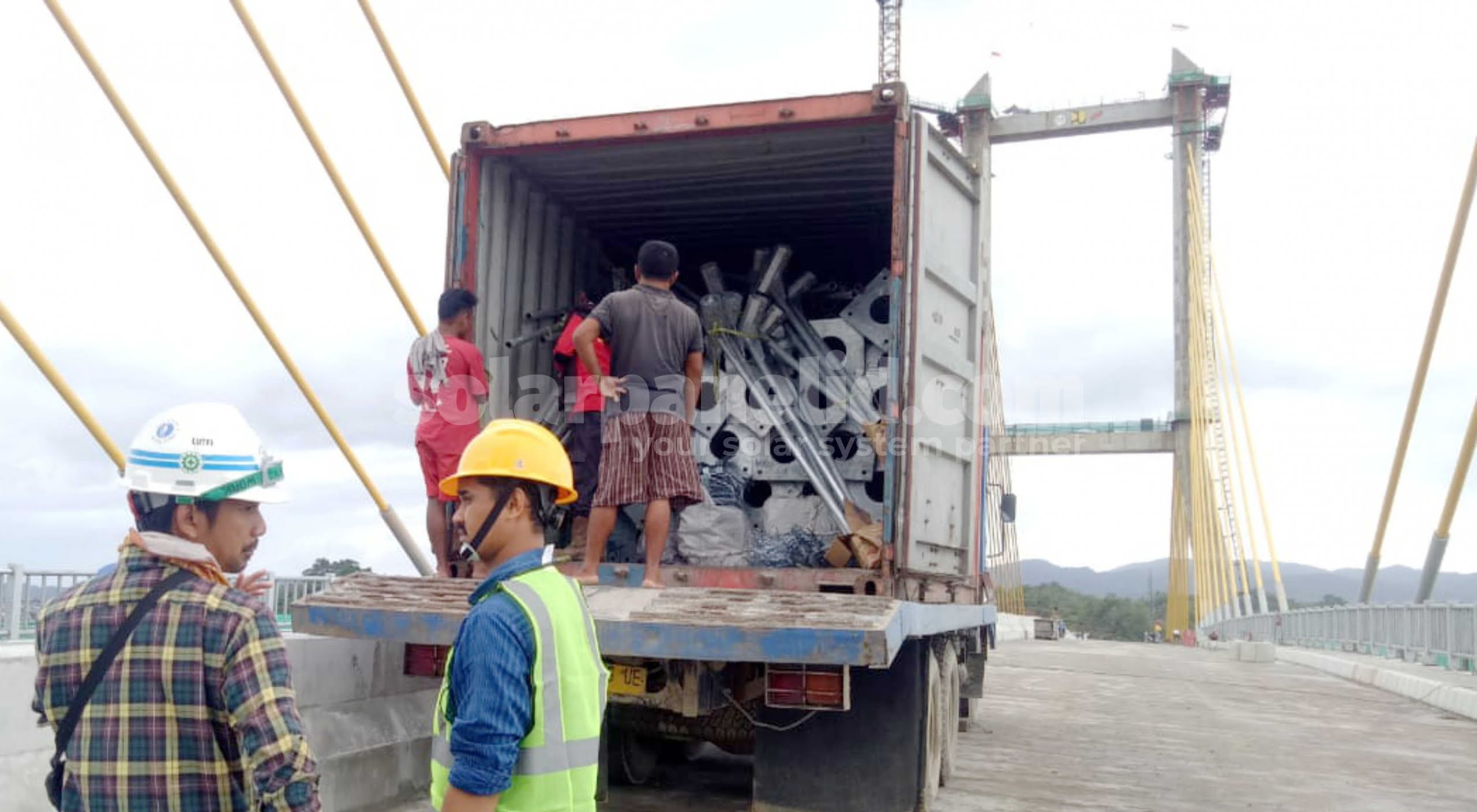 distributor lampu pju tenaga surya 2in1 murah di kendari