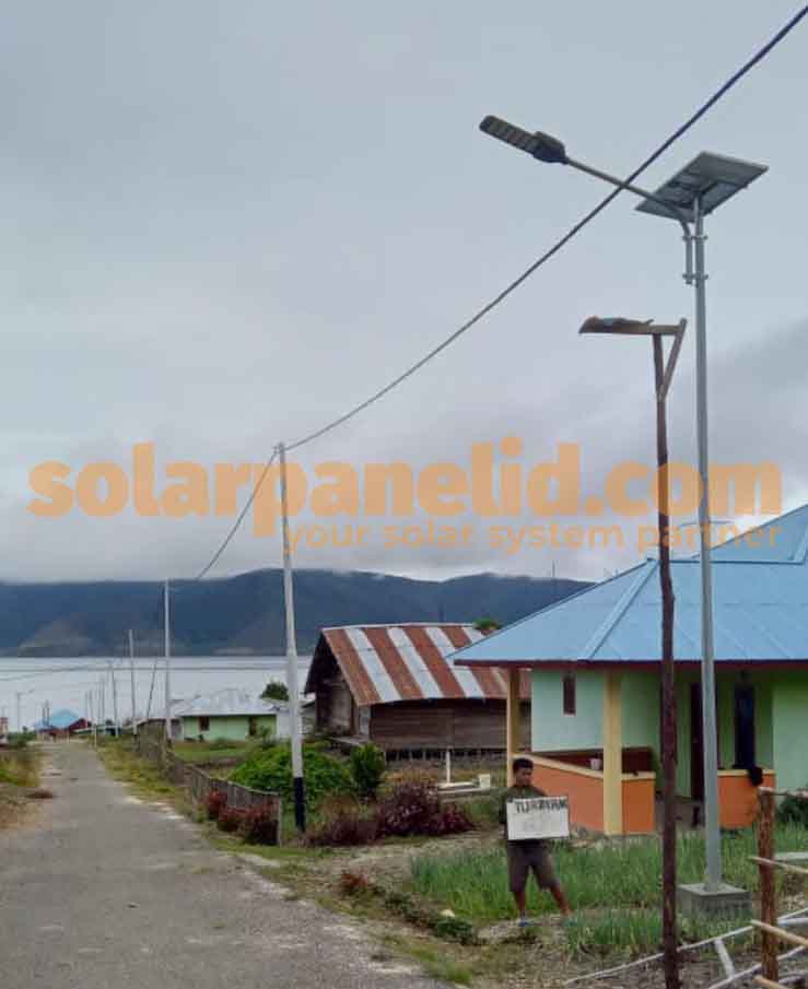 Pemasangan Lampu Tenaga Surya Sorong