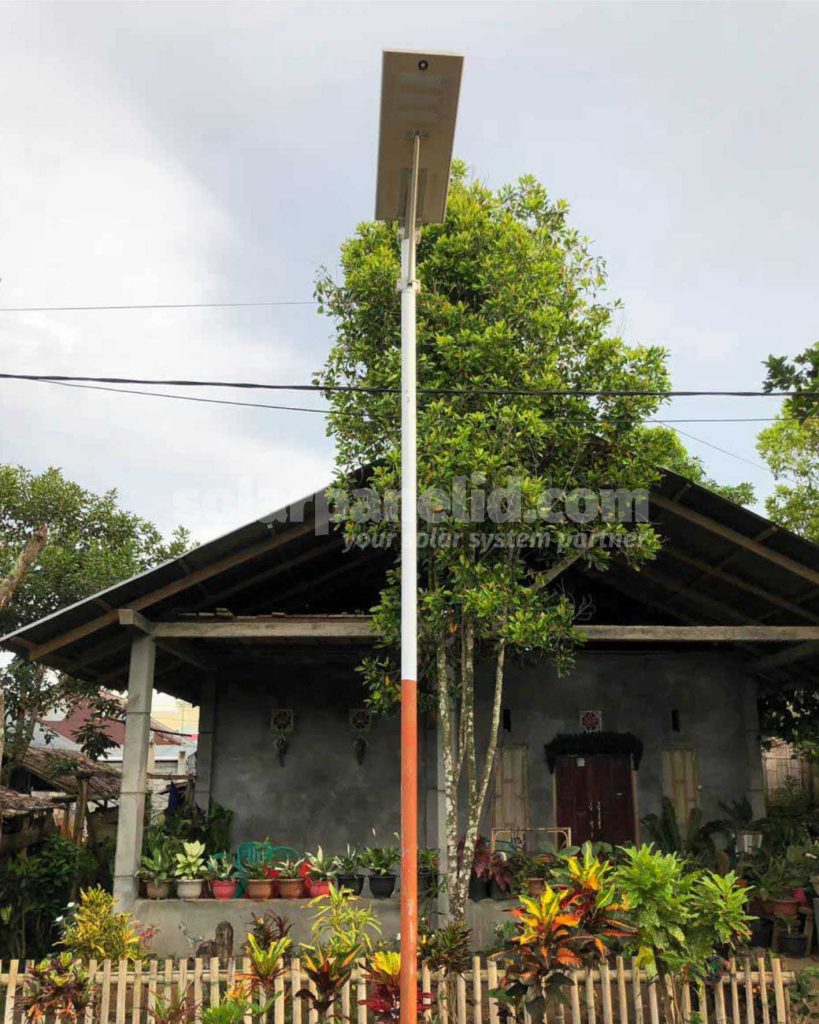 beli lampu tenaga surya all in one nixlight 100 watt murah